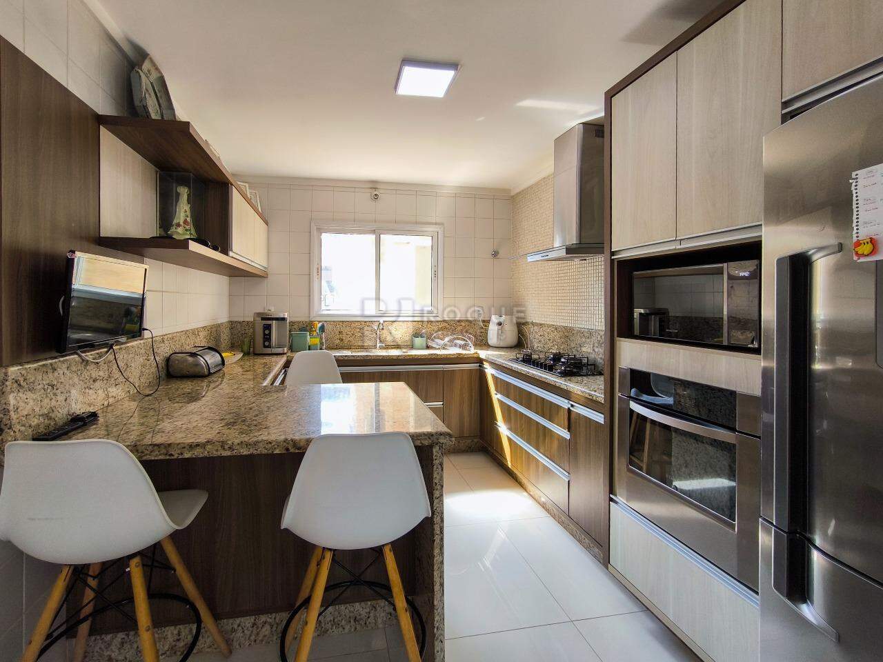 Casa em condomínio à venda no bairro Jardim Aquárius: COZINHA