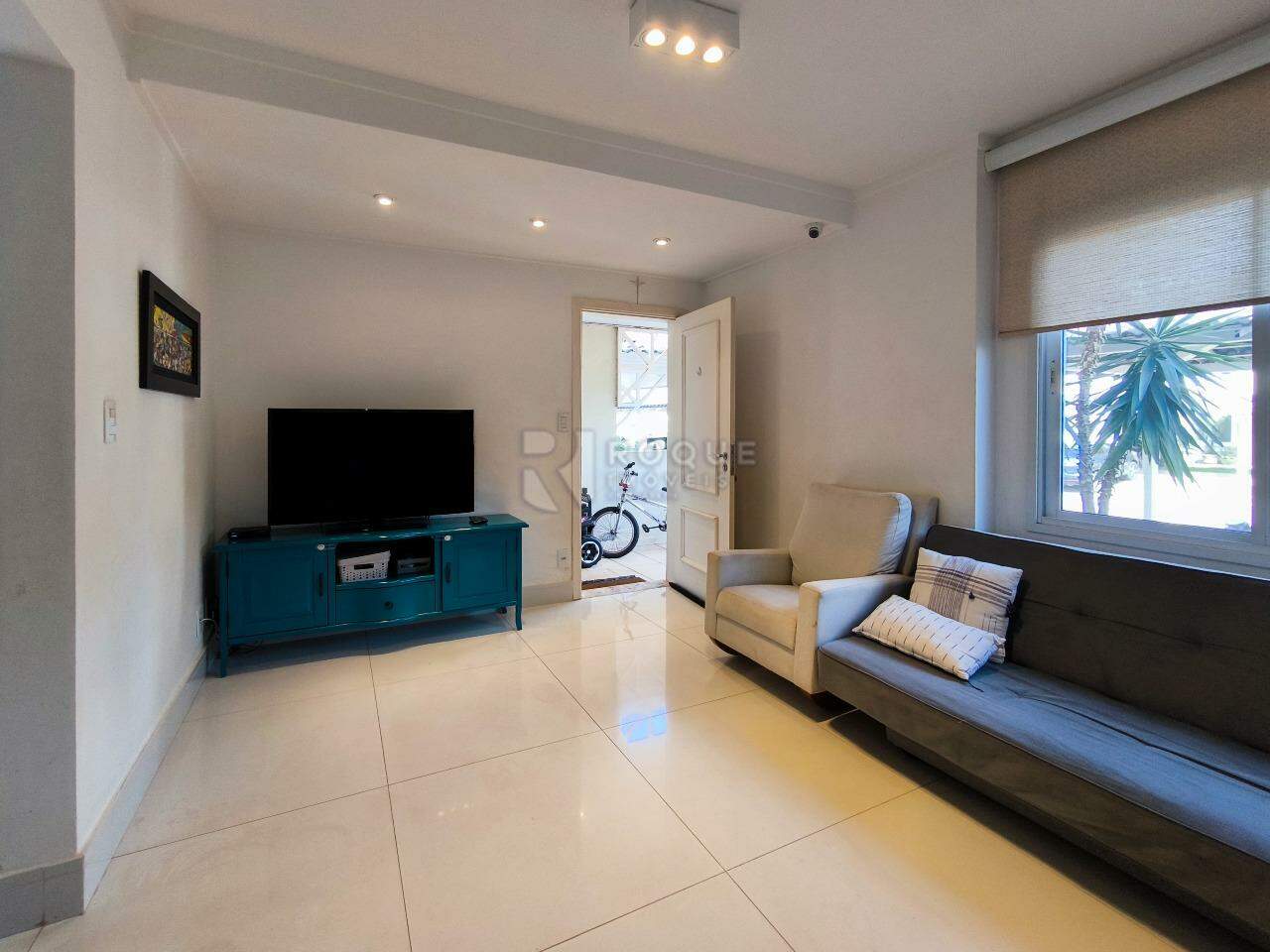 Casa em condomínio à venda no bairro Jardim Aquárius: SALA DE ESTAR