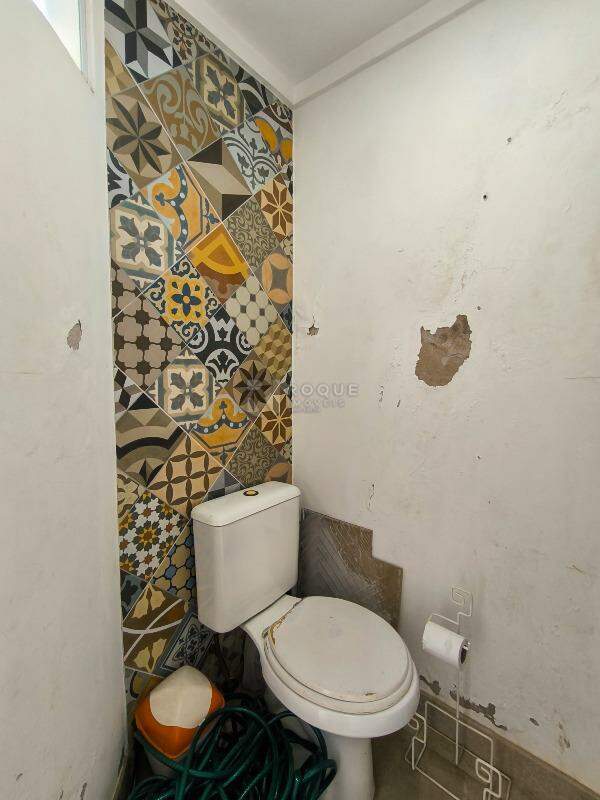 Casa em condomínio à venda no bairro Jardim Aquárius: BANHEIRO EXTERNO