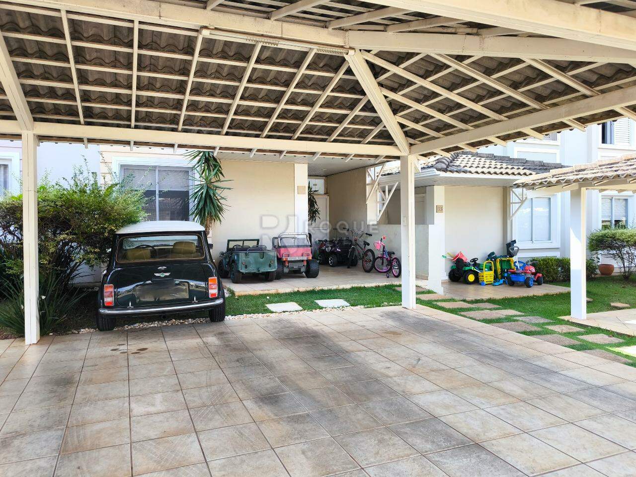 Casa em condomínio à venda no bairro Jardim Aquárius: GARAGEM