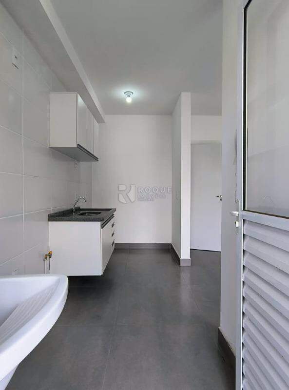 Apartamento para aluguel no bairro Chácaras Antonieta: Lavanderia