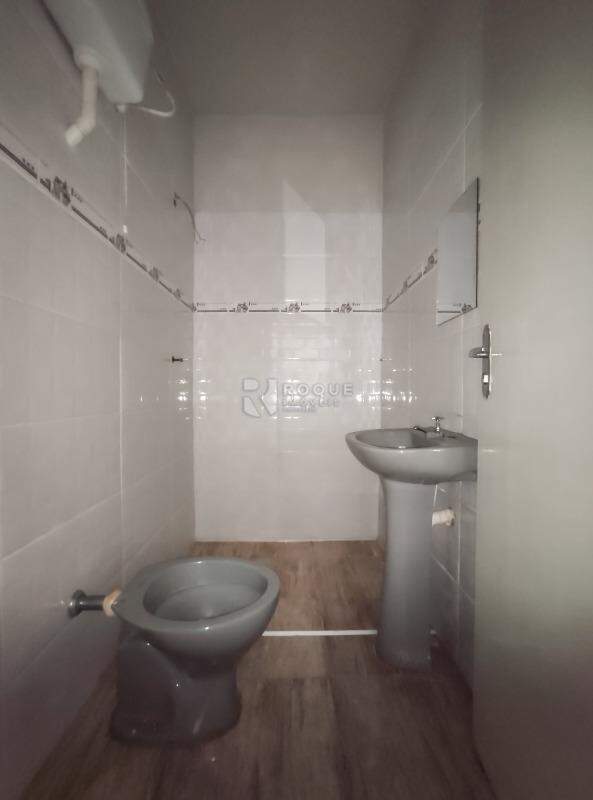 Casa Residencial para aluguel no bairro Jardim Ouro Verde: WC social