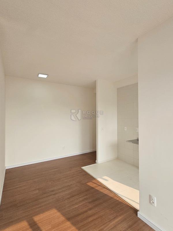 Apartamento à venda no bairro Chácaras Antonieta: Sala