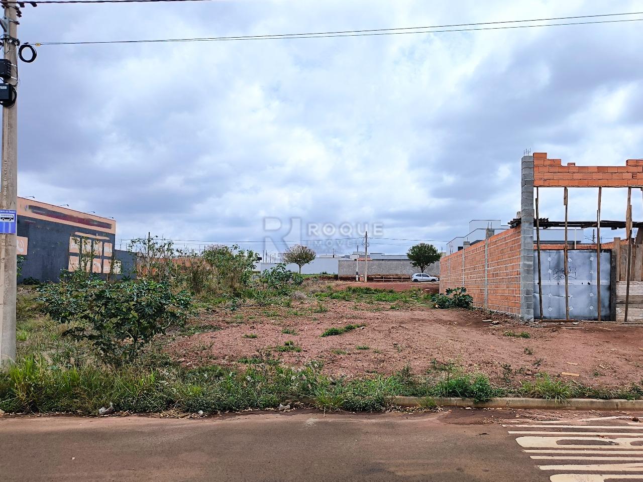Terreno à venda no bairro Residencial Colinas do Engenho I: 