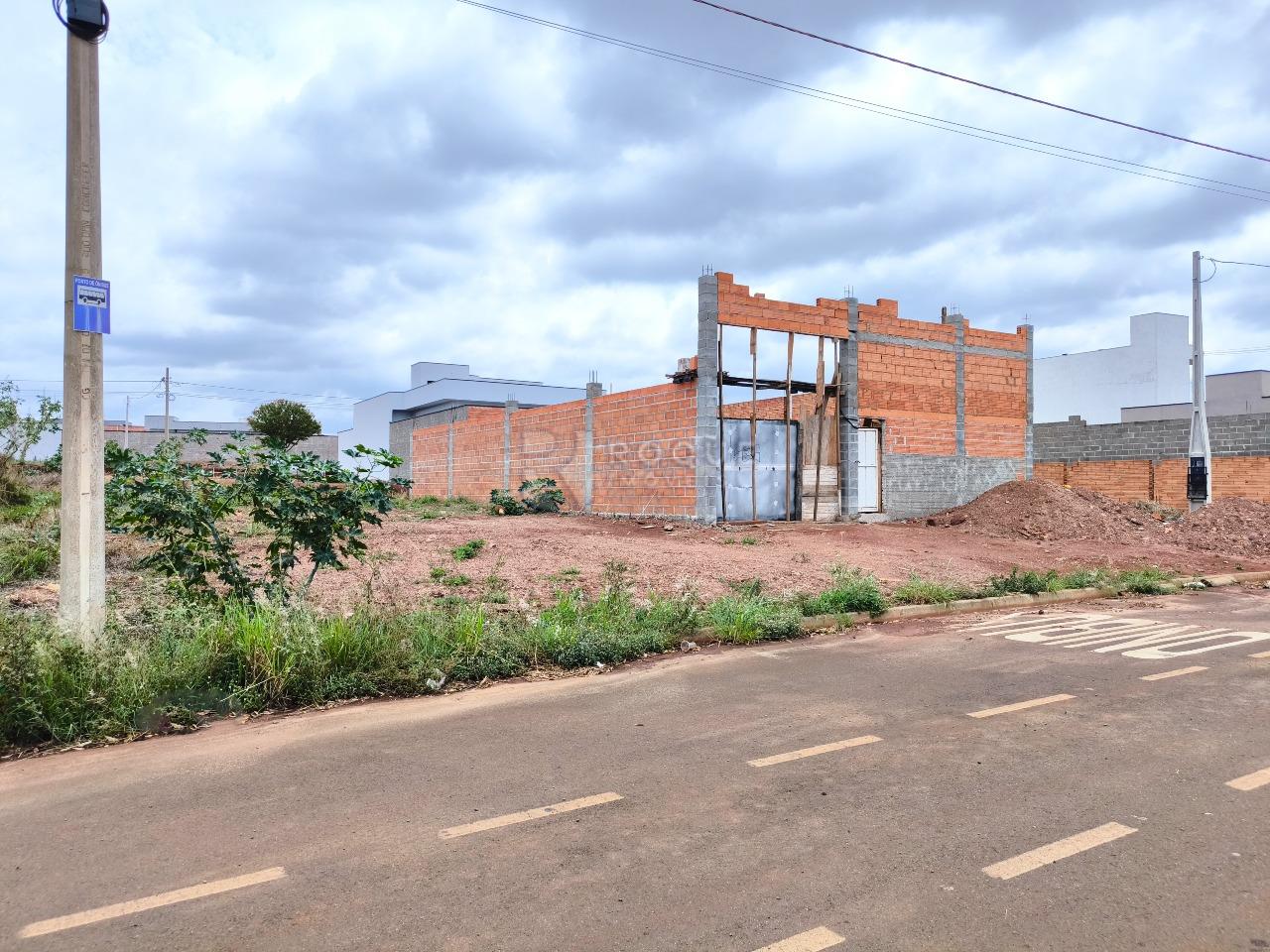 Terreno à venda no bairro Residencial Colinas do Engenho I: 