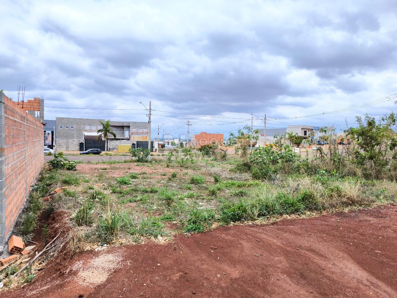 Terreno à venda no bairro Residencial Colinas do Engenho I: 