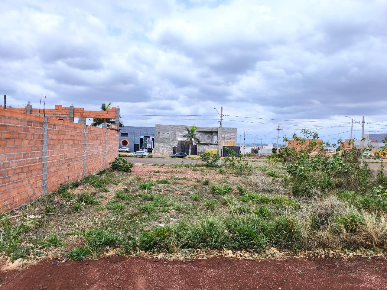 Terreno à venda no bairro Residencial Colinas do Engenho I: 