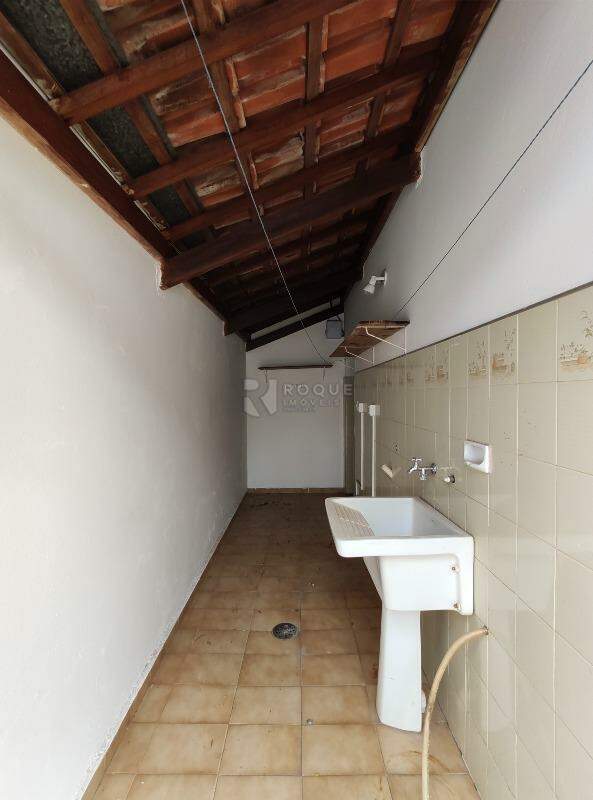 Casa Residencial à venda no bairro Residencial Chácara São José: Área de serviço 