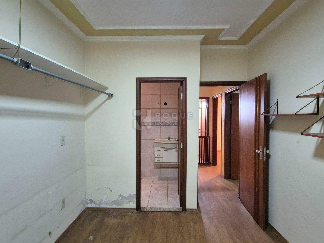 Casa Residencial para aluguel no bairro Vila Claudia: Dormitório 3 suíte