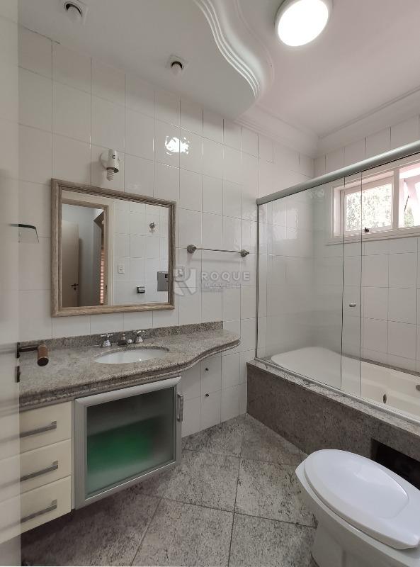 Casa em condomínio para aluguel no bairro Portal das Rosas: WC suíte segundo andar