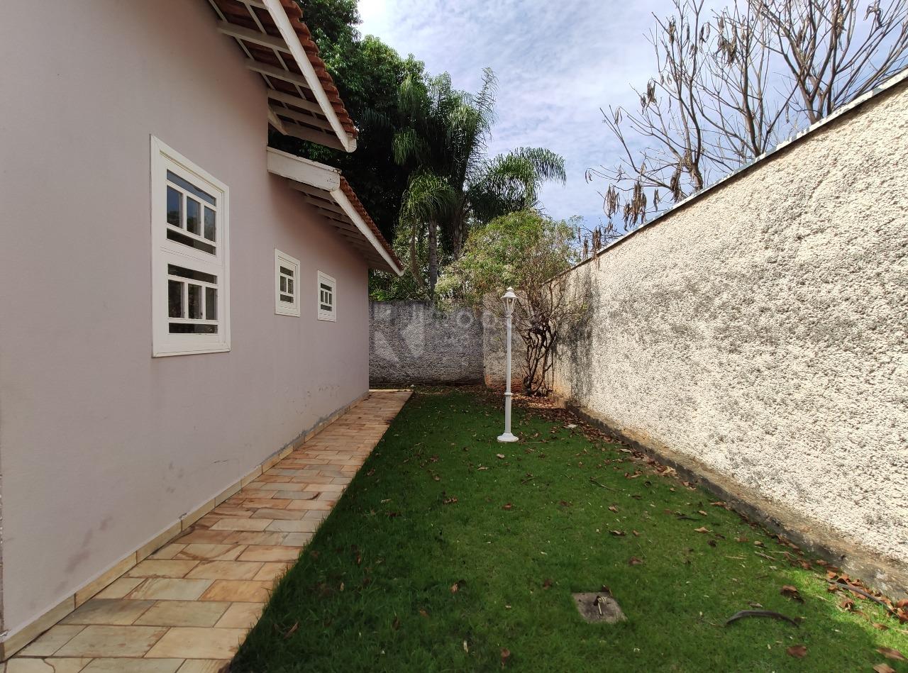 Casa em condomínio para aluguel no bairro Portal das Rosas: Frente