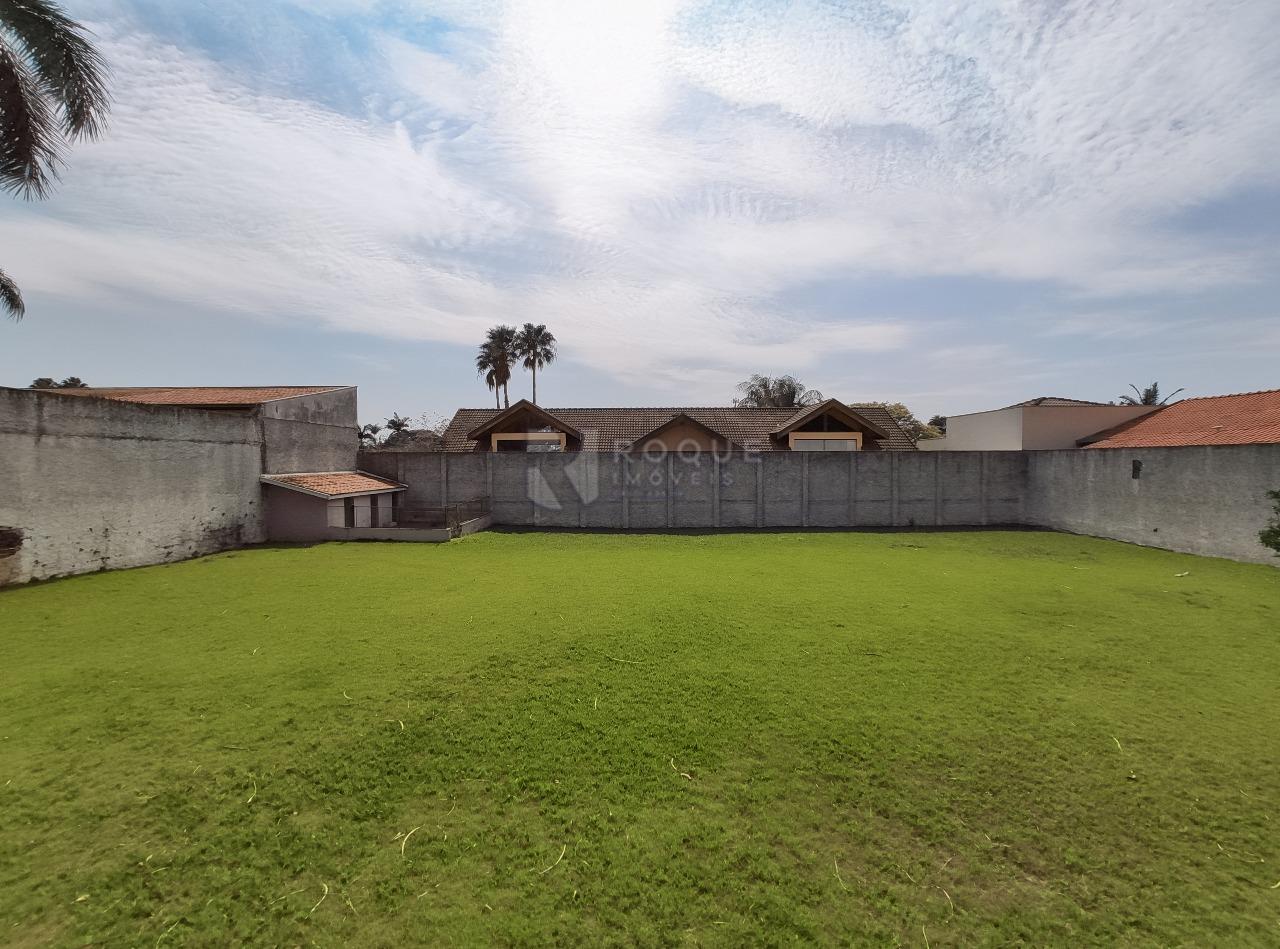 Casa em condomínio para aluguel no bairro Portal das Rosas: Fundo