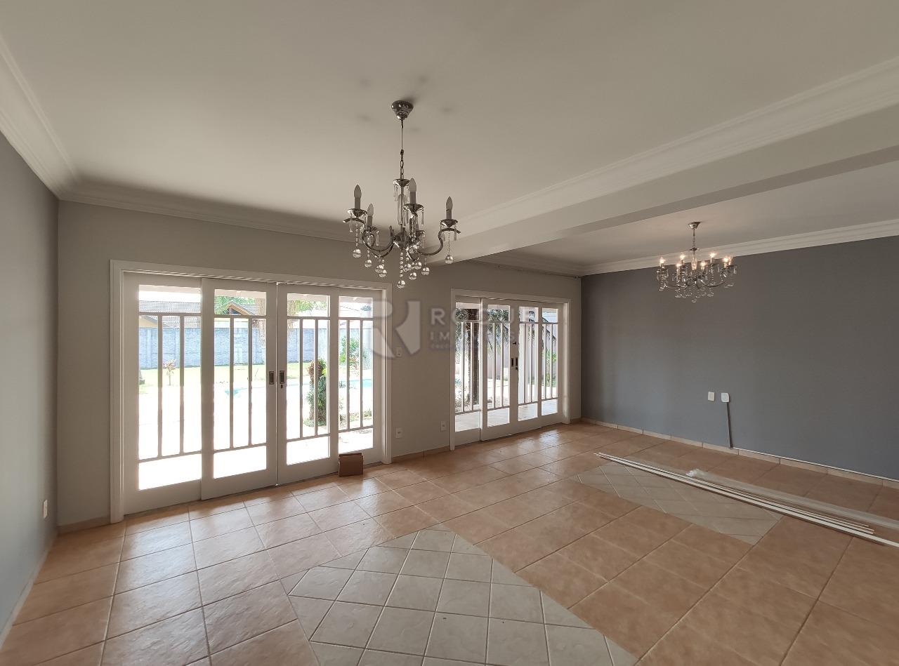 Casa em condomínio para aluguel no bairro Portal das Rosas: Sala