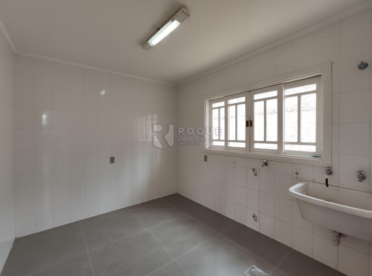 Casa em condomínio para aluguel no bairro Portal das Rosas: Área de serviço