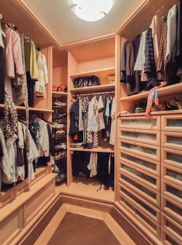 Apartamento à venda no bairro Centro: Closet Suíte 2