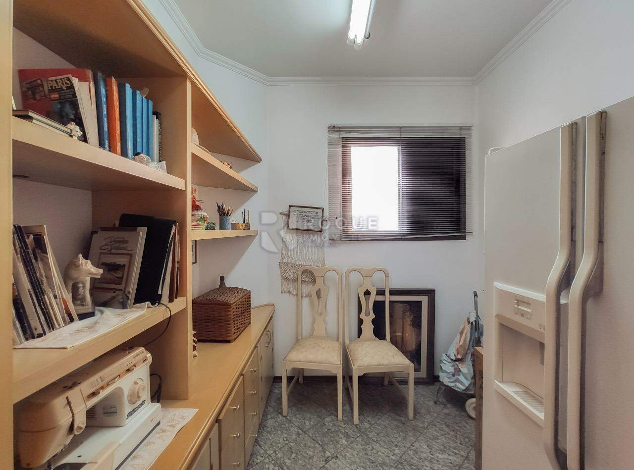 Apartamento à venda no bairro Centro: Suíte fundo 