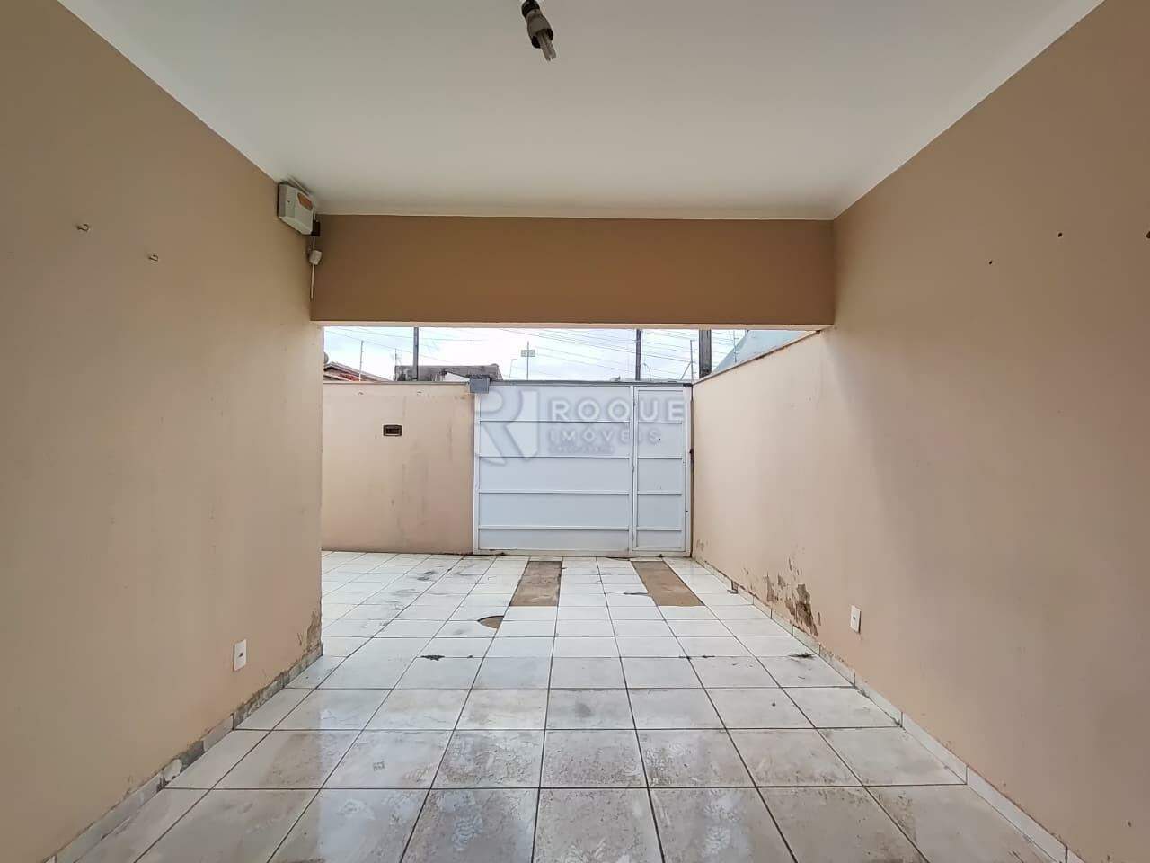 Casa Residencial para aluguel no bairro Jardim São Lourenço: Garagem