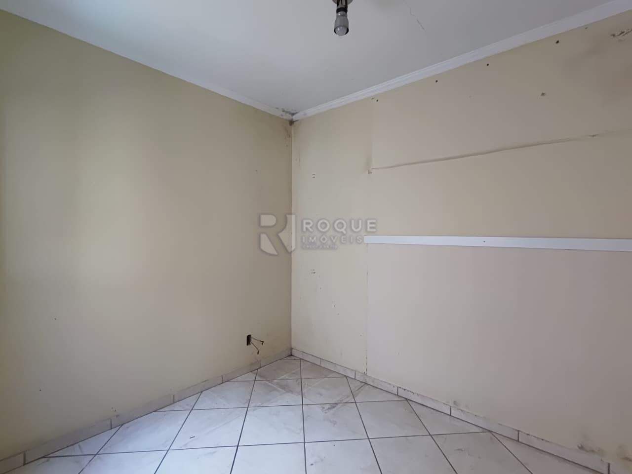 Casa Residencial para aluguel no bairro Jardim São Lourenço: Dormitório 01
