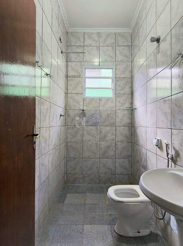 Casa Residencial para aluguel no bairro Parque Residencial Aeroporto: Wc social