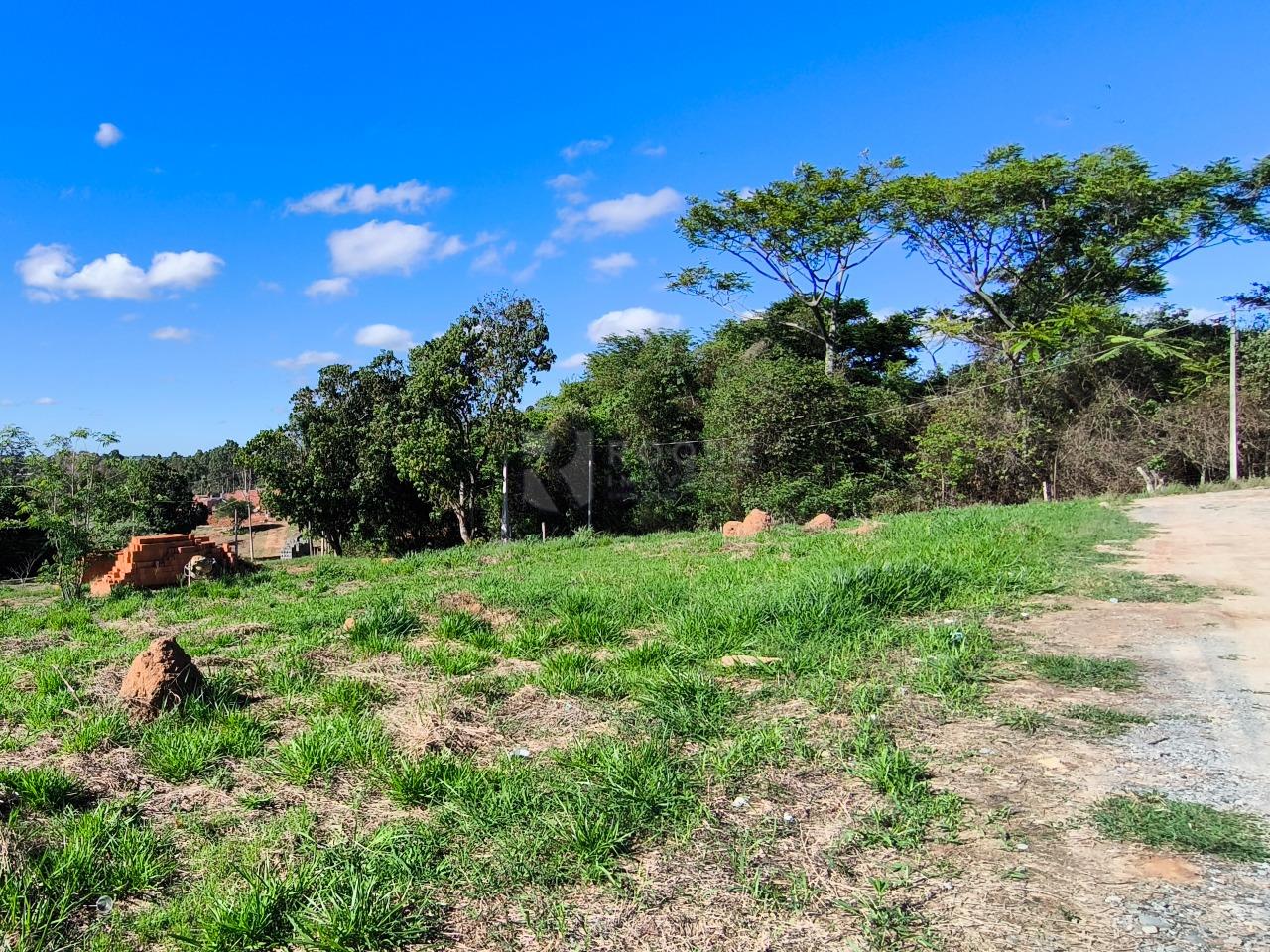 Terreno à venda no bairro Bairro do Pinhal: 