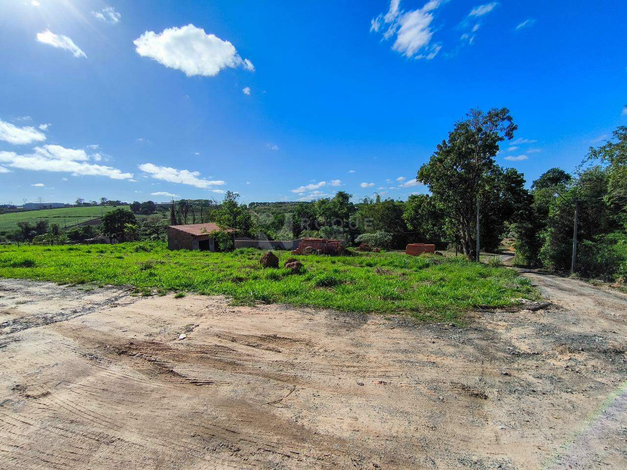 Terreno à venda no bairro Bairro do Pinhal: 