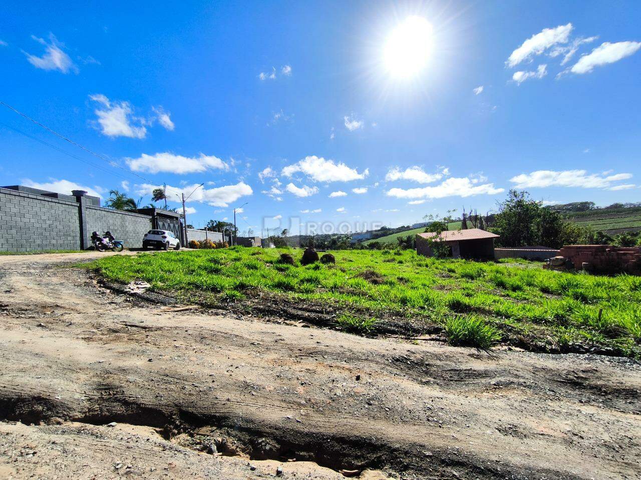 Terreno à venda no bairro Bairro do Pinhal: FRENTE