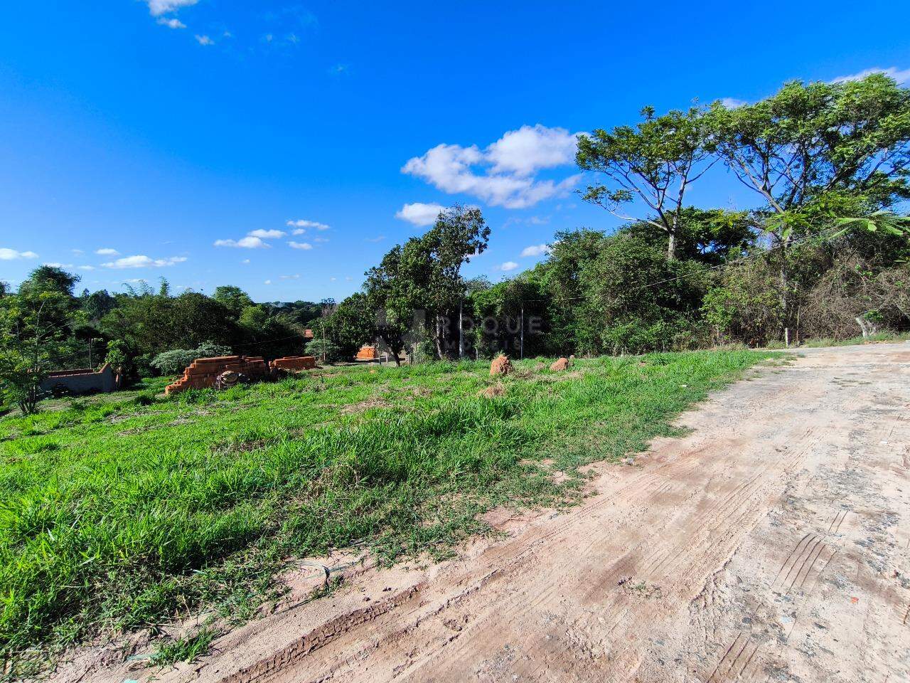 Terreno à venda no bairro Bairro do Pinhal: 