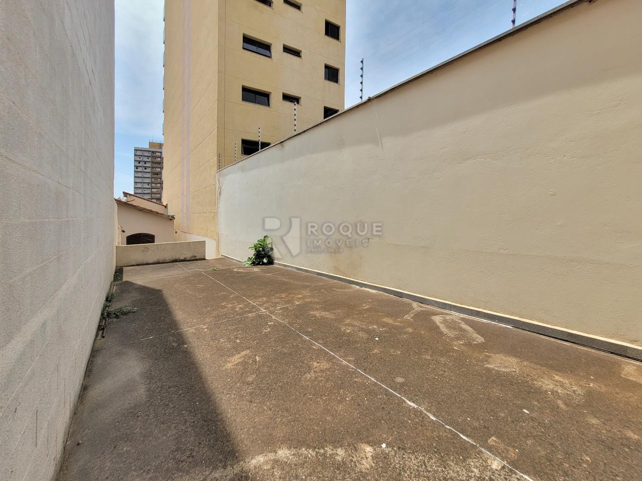 Casa Residencial à venda no bairro Centro: QUINTAL