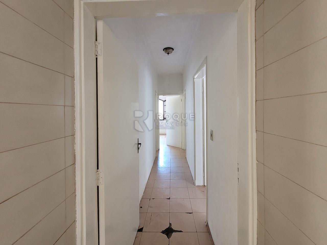 Casa Residencial à venda no bairro Centro: CORREDOR INTERNO