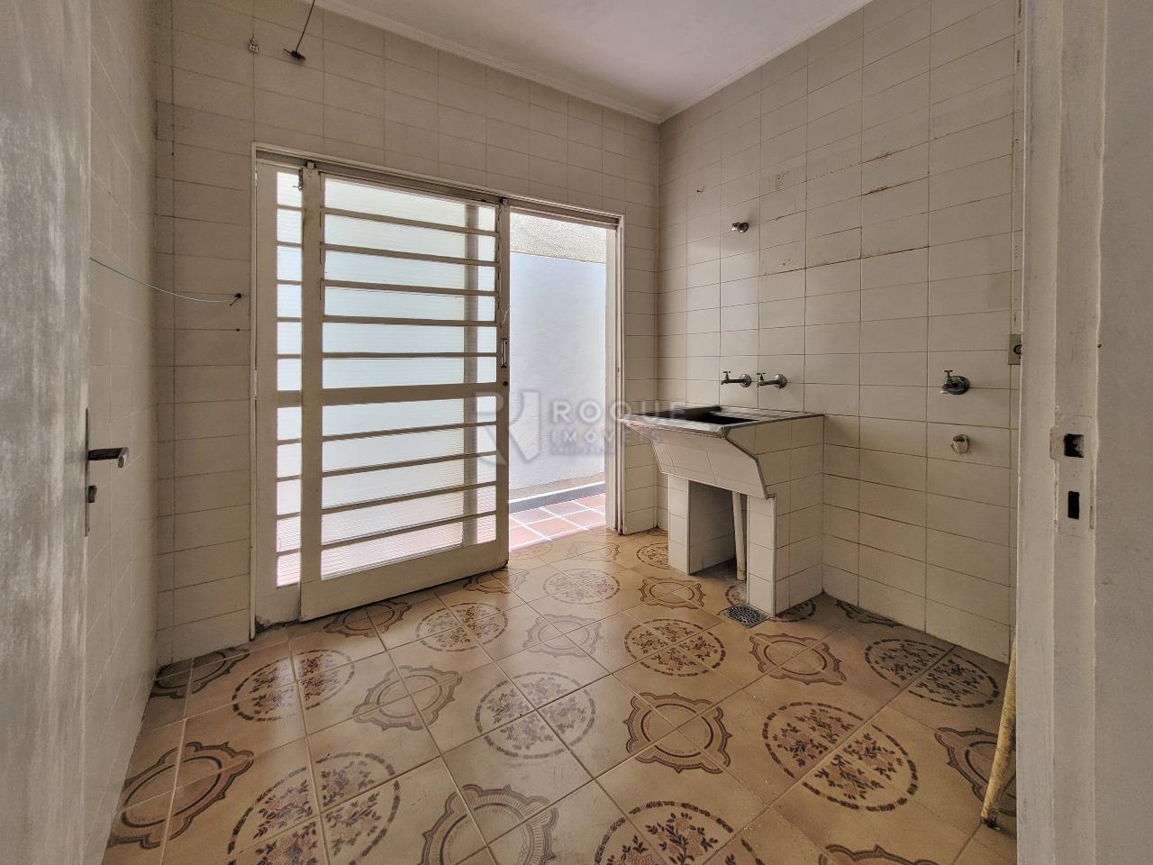 Casa Residencial à venda no bairro Centro: LAVANDERIA