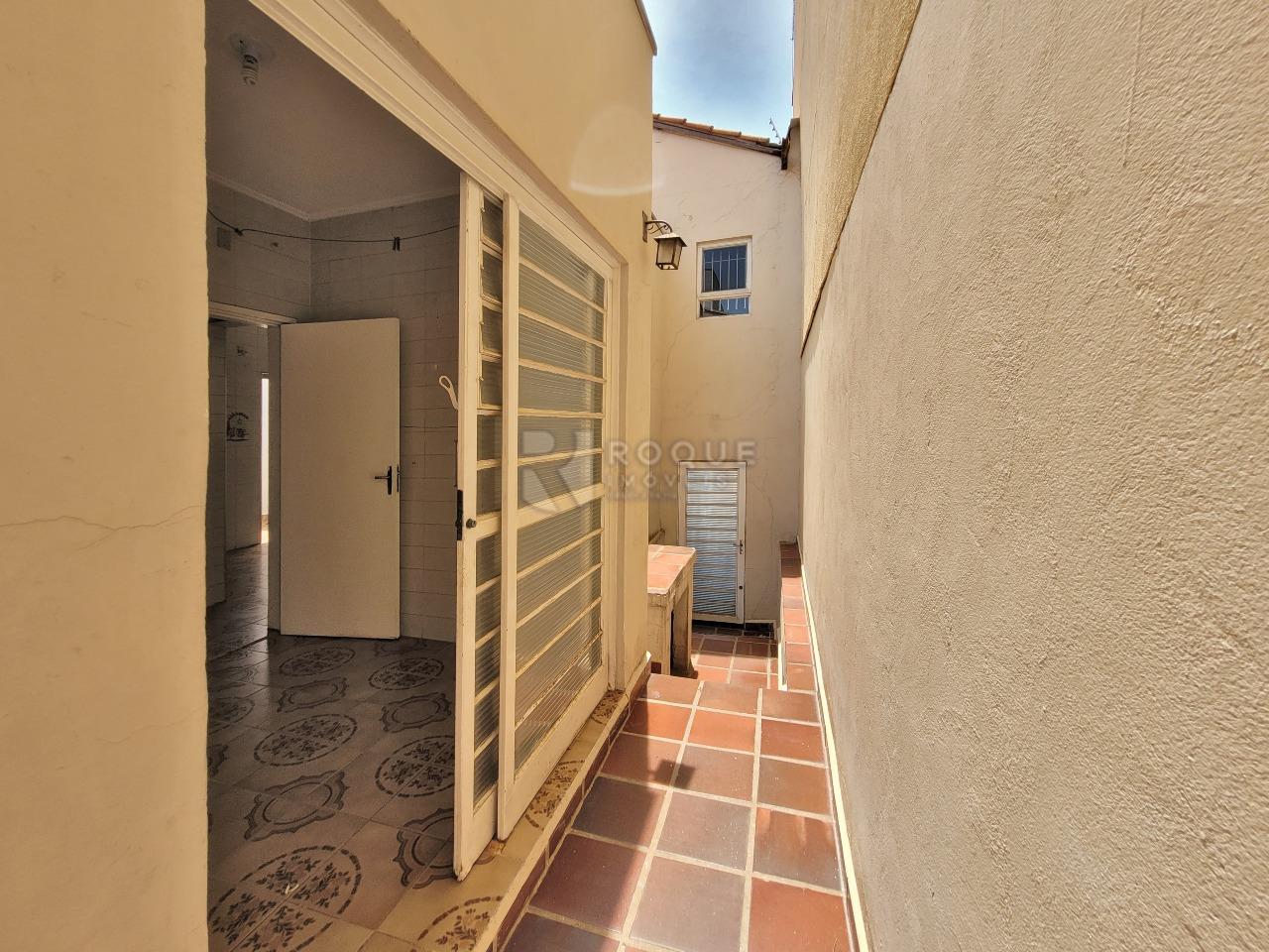 Casa Residencial à venda no bairro Centro: CORREDOR LATERAL