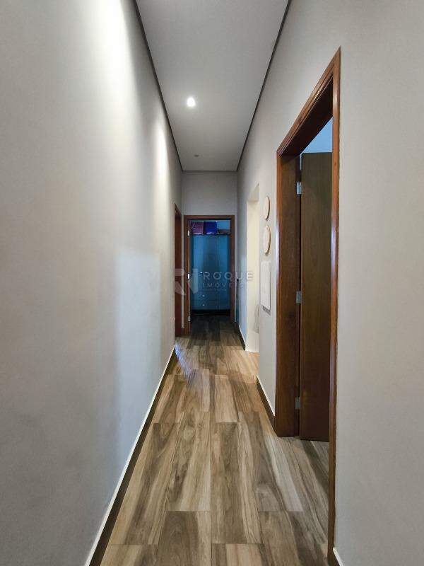 Casa Residencial à venda no bairro Jardim Lago Azul: CORREDOR INTERNO
