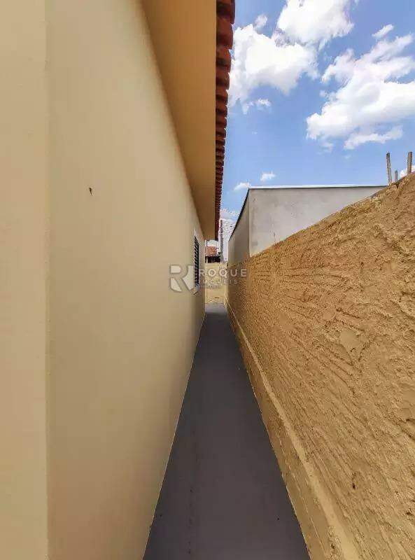 Casa Residencial à venda no bairro Conjunto Habitacional Manoel Francisco: CORREDOR LATERAL