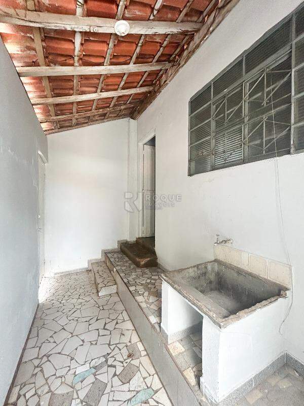 Barracão/Galpão para aluguel no bairro Jardim Caieira: Área de serviço edícula