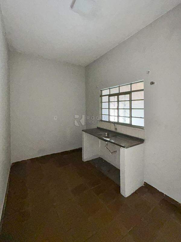 Barracão/Galpão para aluguel no bairro Jardim Caieira: Cozinha edícula