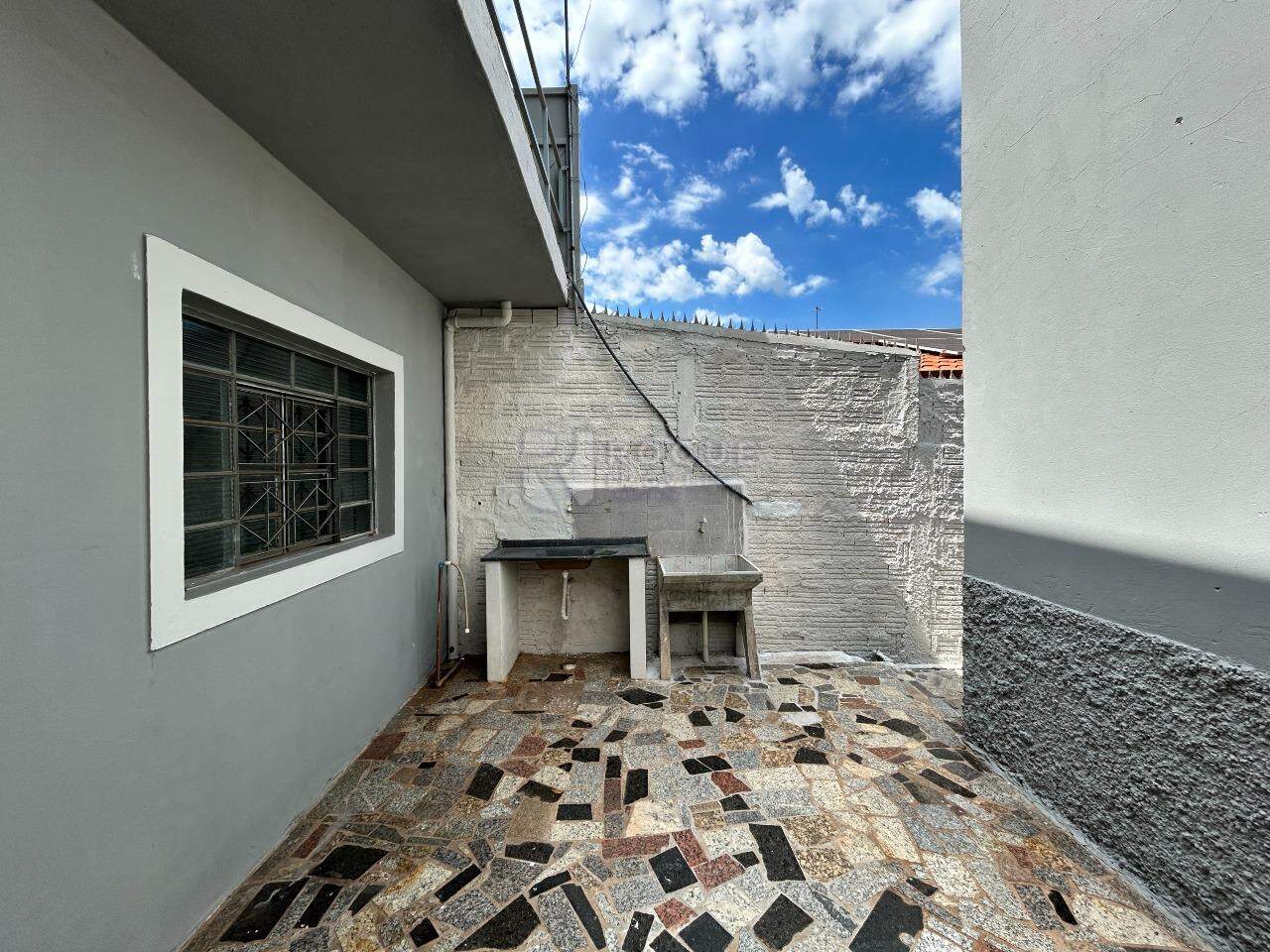 Barracão/Galpão para aluguel no bairro Jardim Caieira: Área de serviço