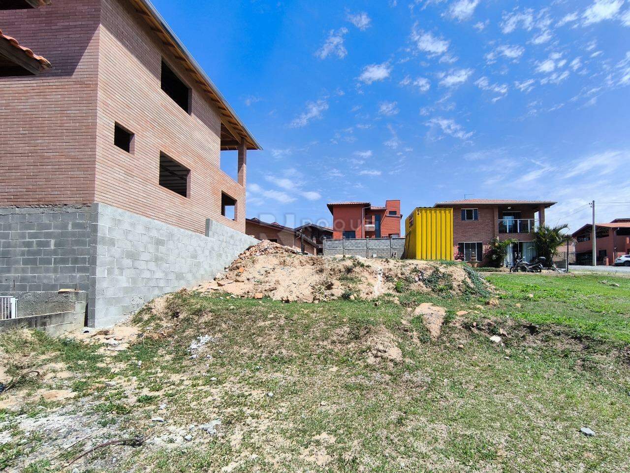 Terreno em condomínio à venda no bairro Bairro dos Pires: