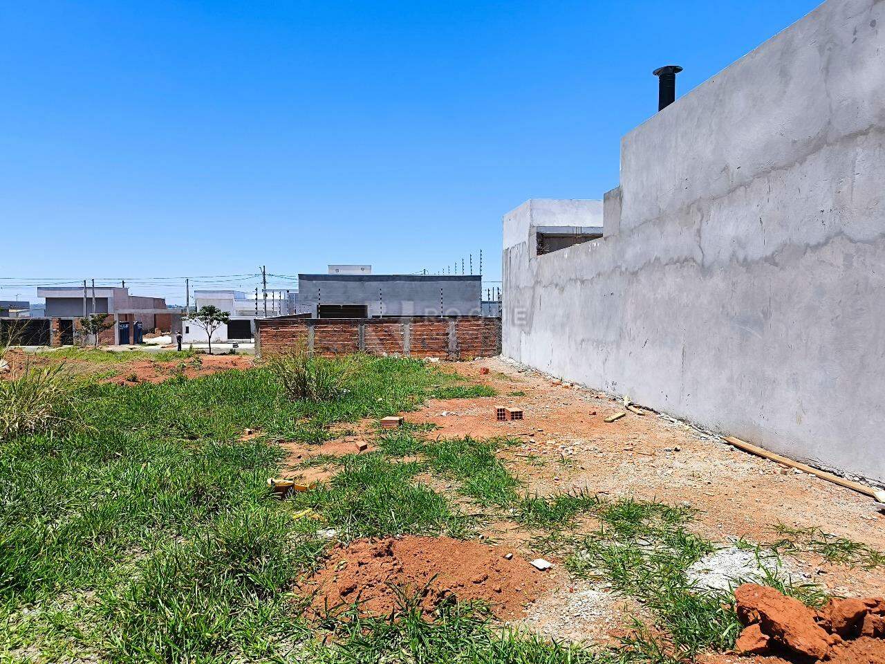 Terreno à venda no bairro Jardim Campo Verde II: 