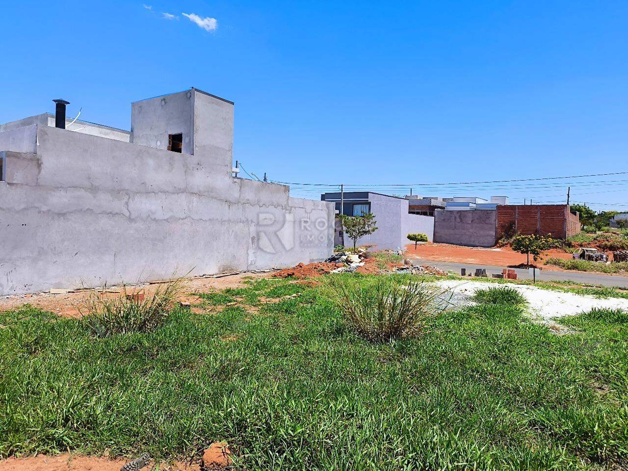 Terreno à venda no bairro Jardim Campo Verde II: 