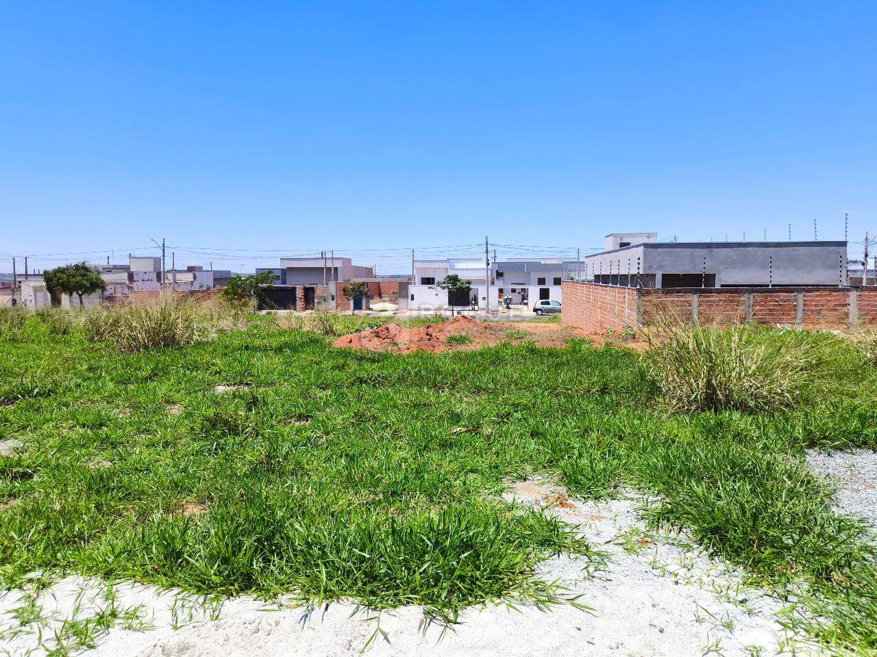 Terreno à venda no bairro Jardim Campo Verde II: 