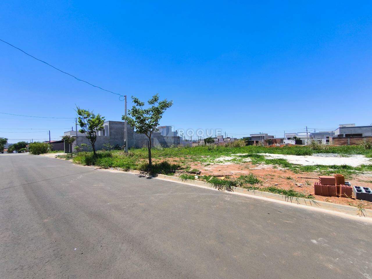 Terreno à venda no bairro Jardim Campo Verde II: 