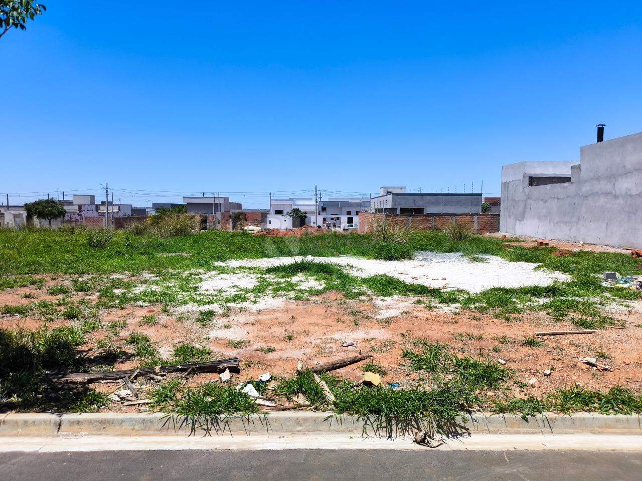 Terreno à venda no bairro Jardim Campo Verde II: 