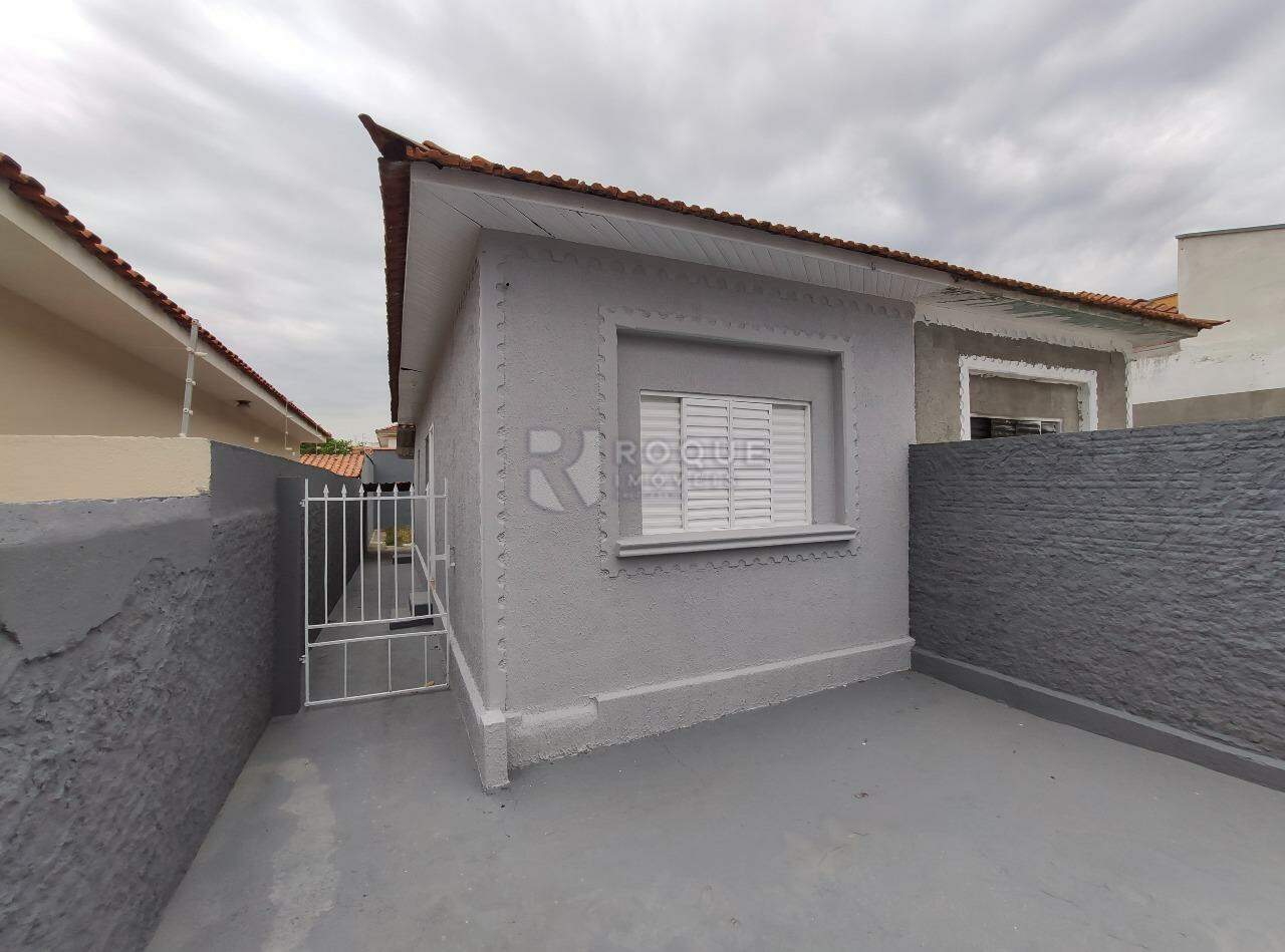 Casa Residencial para aluguel no bairro Vila Cristovam: Garagem / Frente 
