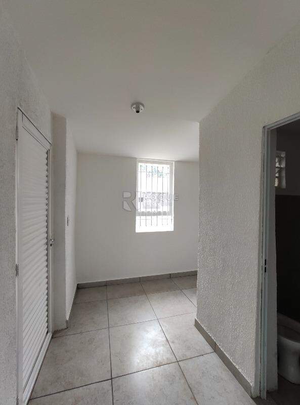 Casa Residencial para aluguel no bairro Vila Cristovam: Hall 