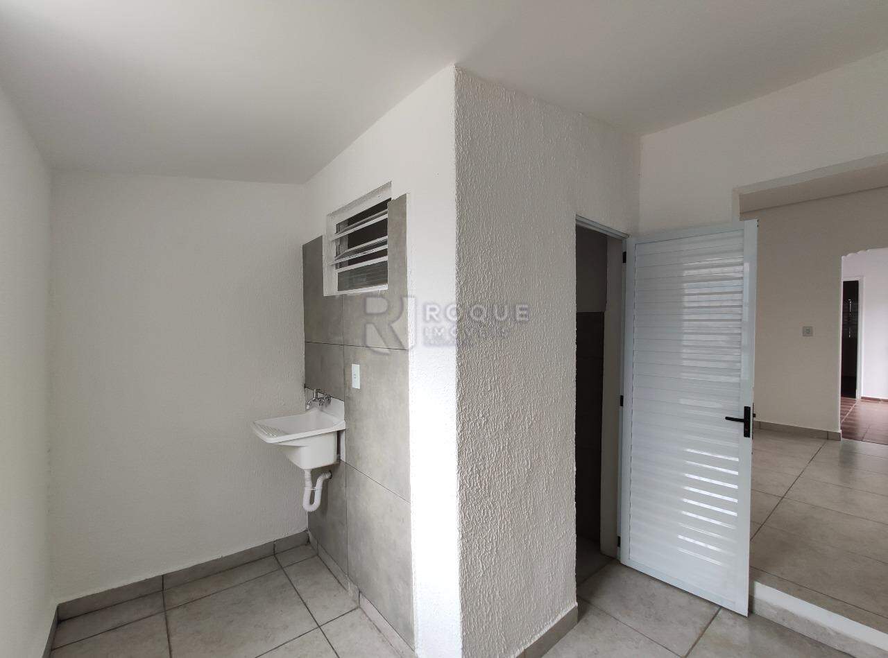 Casa Residencial para aluguel no bairro Vila Cristovam: Área de serviço 