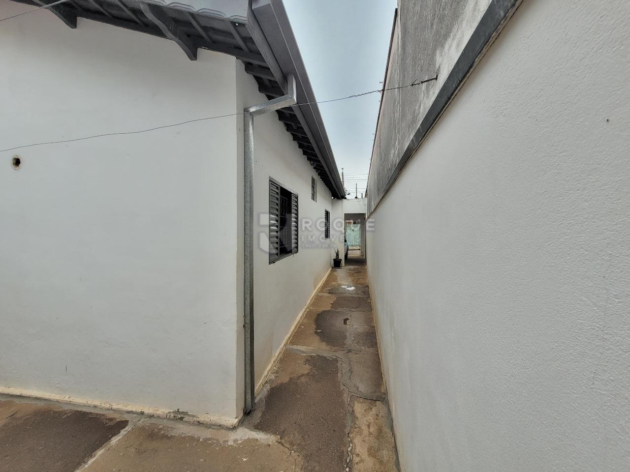 Casa Residencial à venda no bairro Parque Nossa Senhora das Dores: CORREDOR LATERAL