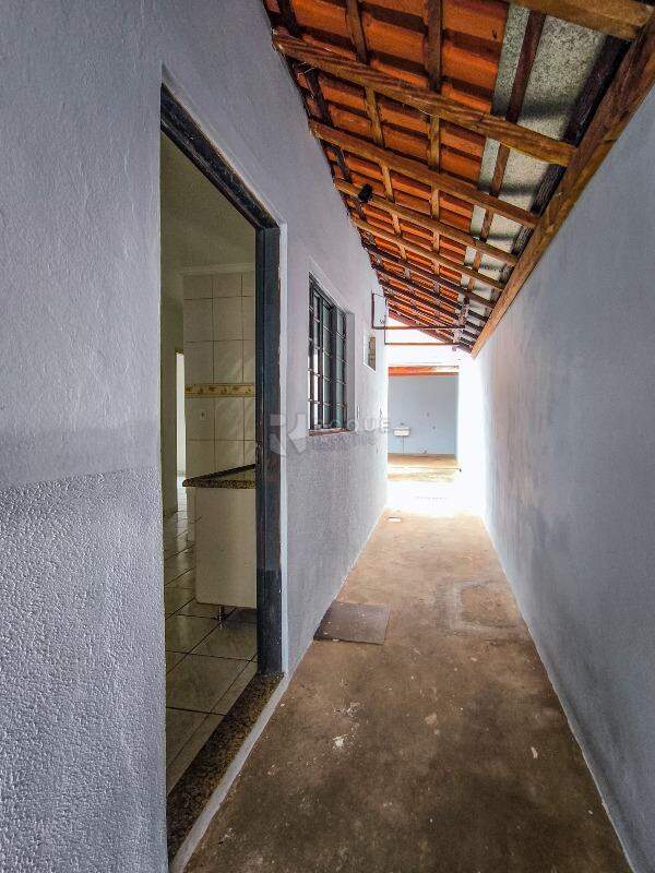 Casa Residencial à venda no bairro Jardim Ipanema: LATERAL EXTERNA