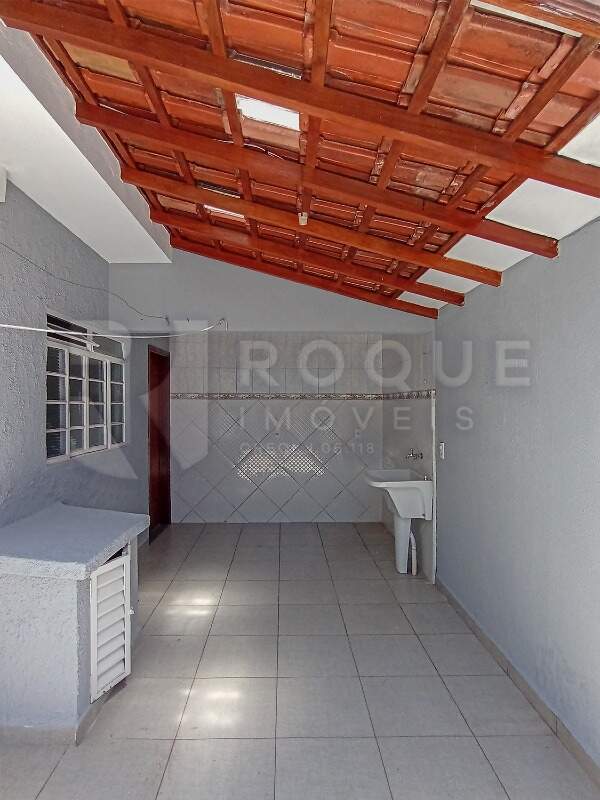 Casa Residencial à venda no bairro Jardim das Palmeiras: Área de serviço 