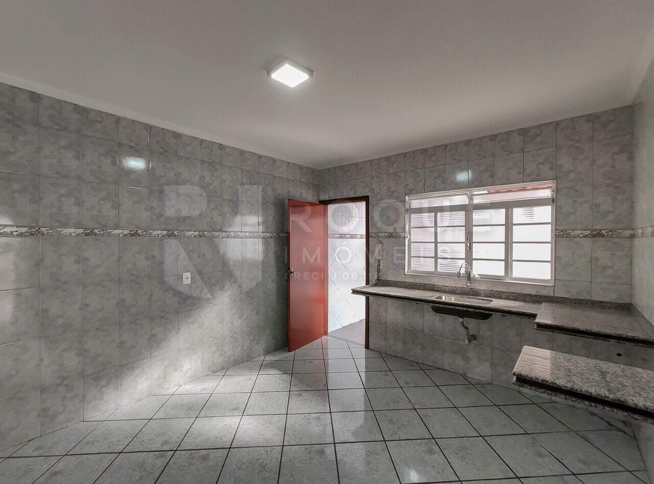 Casa Residencial à venda no bairro Jardim das Palmeiras: Cozinha 