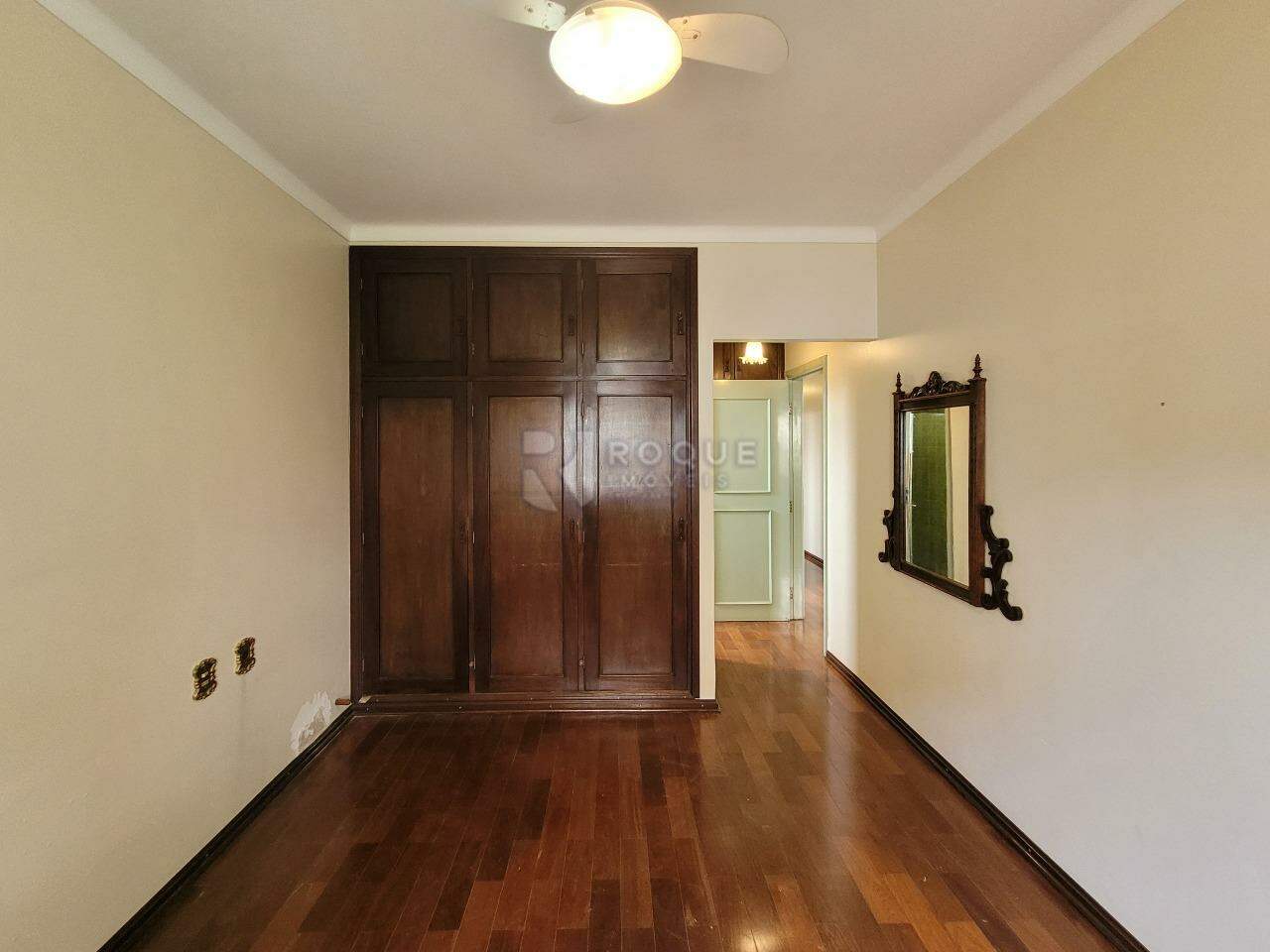 Casa Residencial à venda no bairro Vila Claudia: SUÍTE